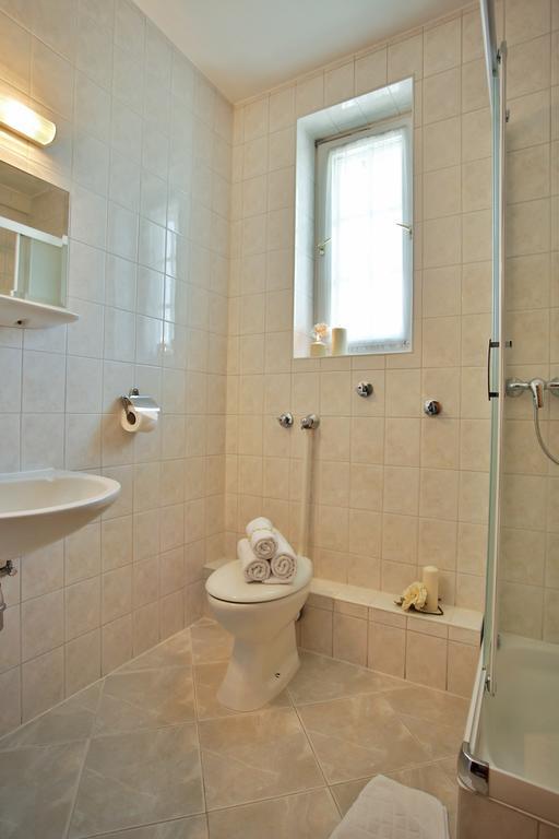 Hotel Rittinger Bonyhád المظهر الخارجي الصورة