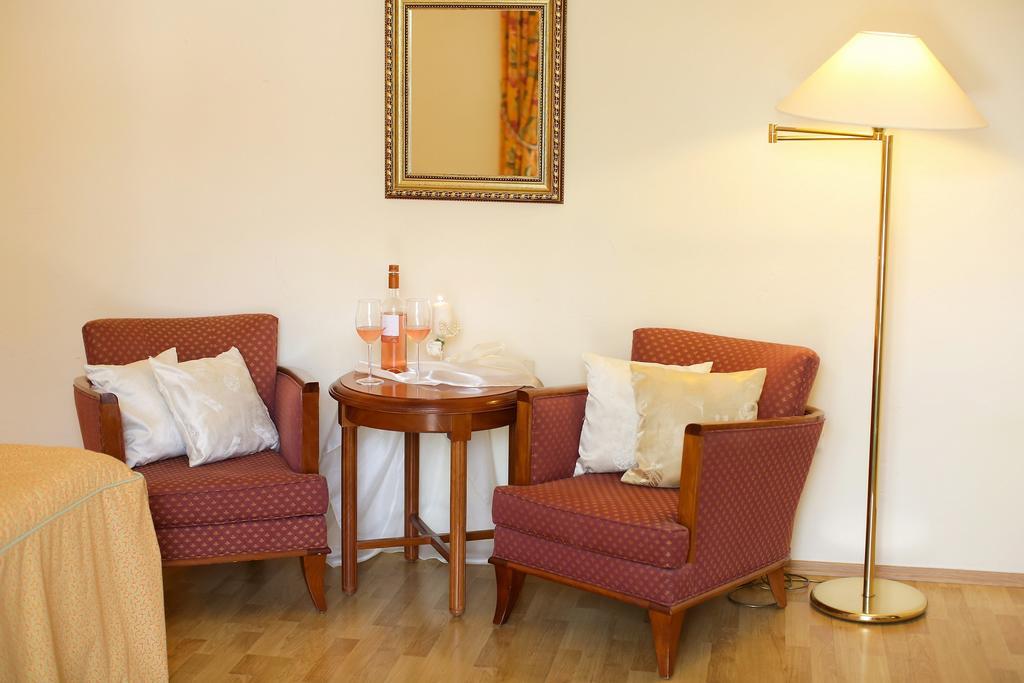 Hotel Rittinger Bonyhád المظهر الخارجي الصورة