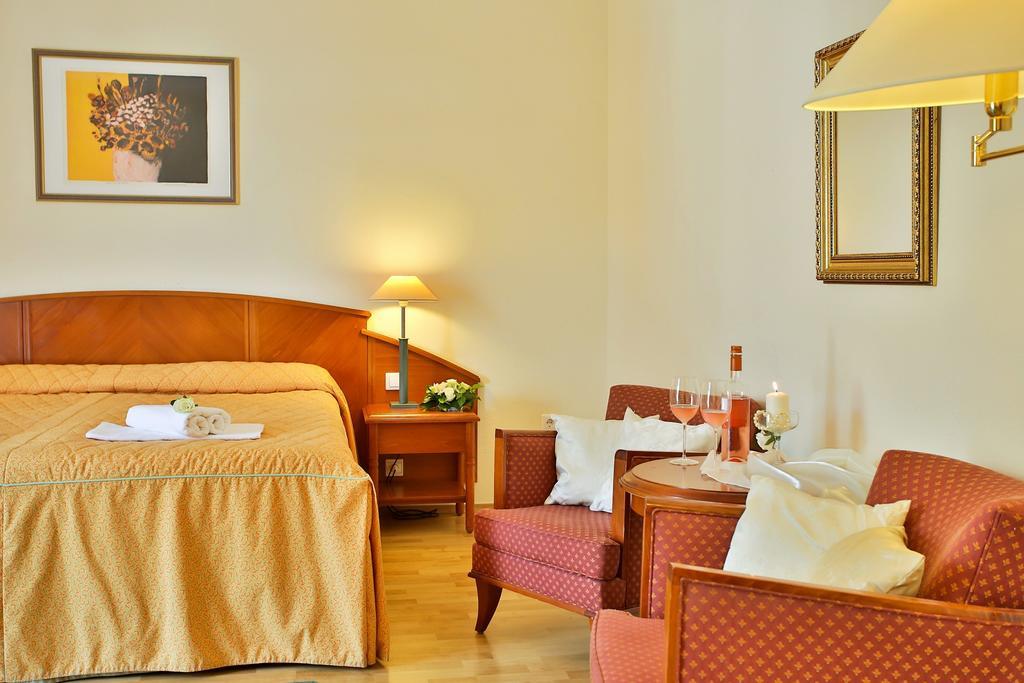 Hotel Rittinger Bonyhád الغرفة الصورة