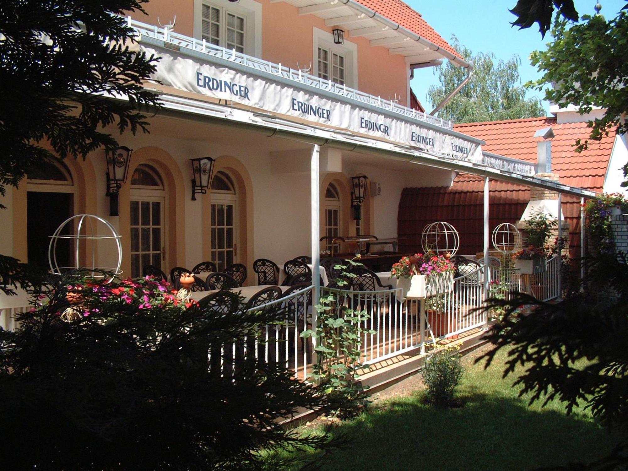 Hotel Rittinger Bonyhád المظهر الخارجي الصورة