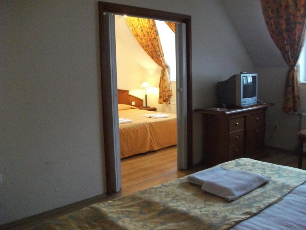 Hotel Rittinger Bonyhád المظهر الخارجي الصورة