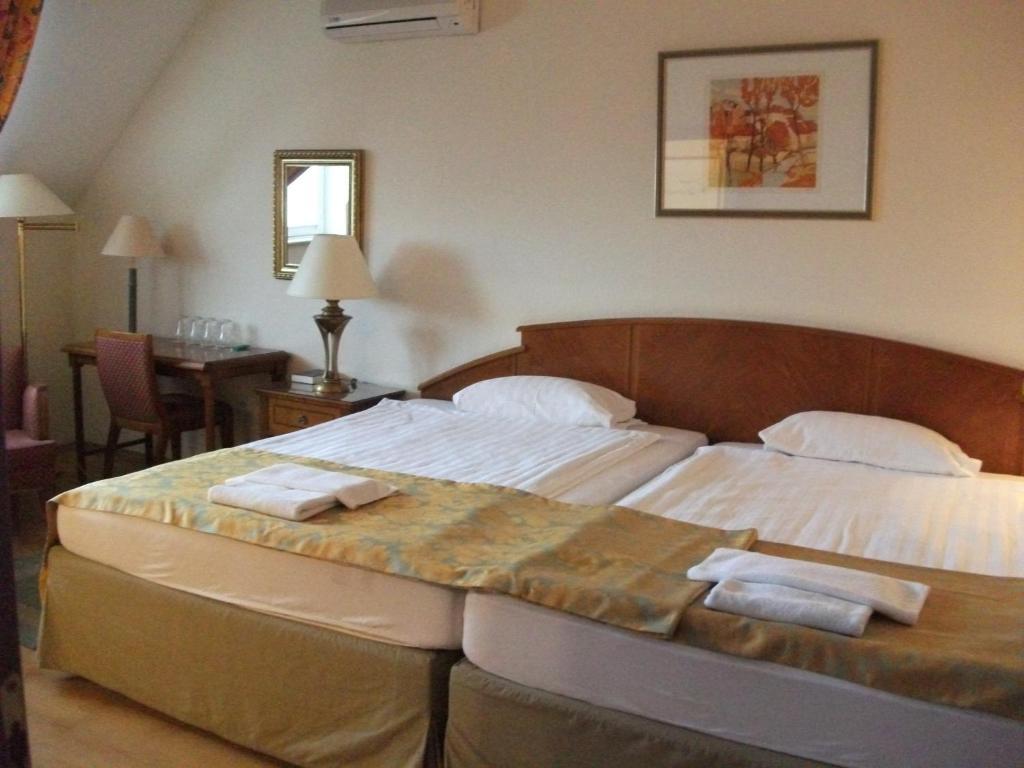 Hotel Rittinger Bonyhád المظهر الخارجي الصورة